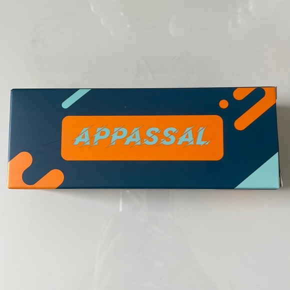 Appassal Retro Oval Sunglasses in Gold/Green (NWT) - Picture 7 of 8